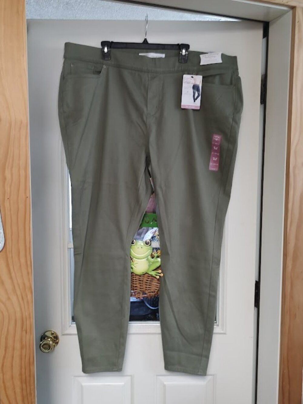 New Signatire Levi Strauss Gold Green Color Pull On Skinny Jegging Womens 38Plus